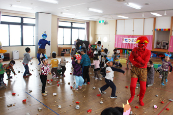 20120203豆まき保育園 (1)