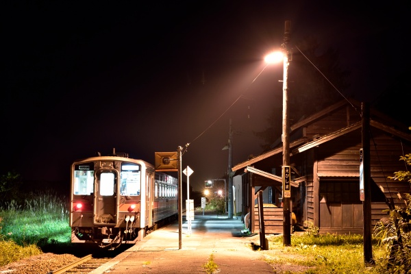 暮れ夜の小駅